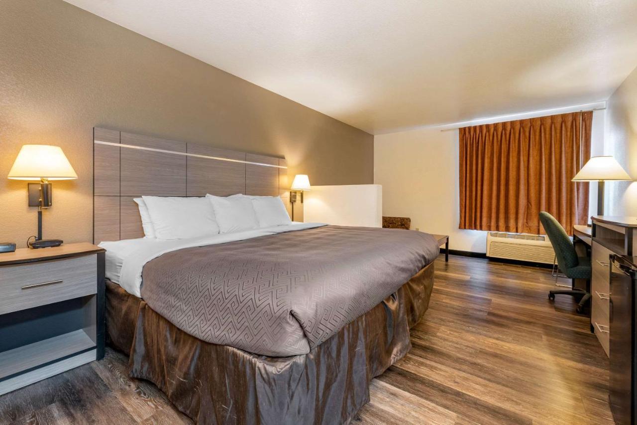 Econo Lodge Pueblo Zewnętrze zdjęcie