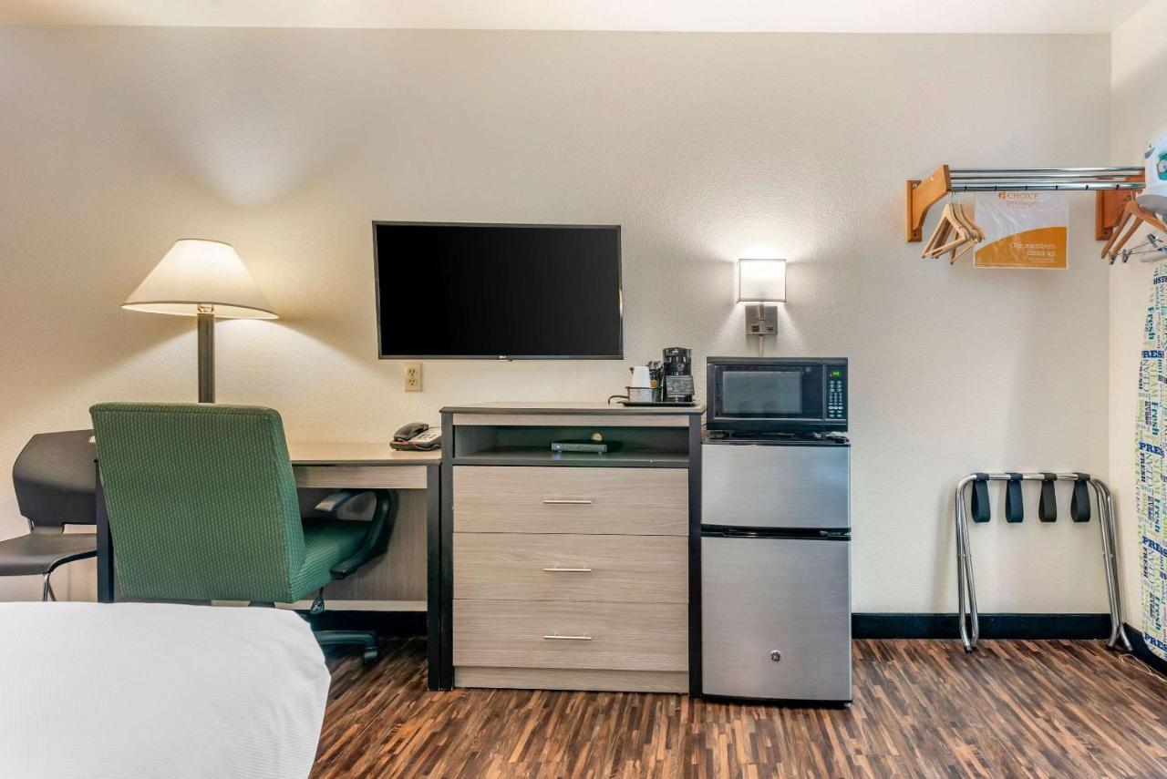 Econo Lodge Pueblo Zewnętrze zdjęcie