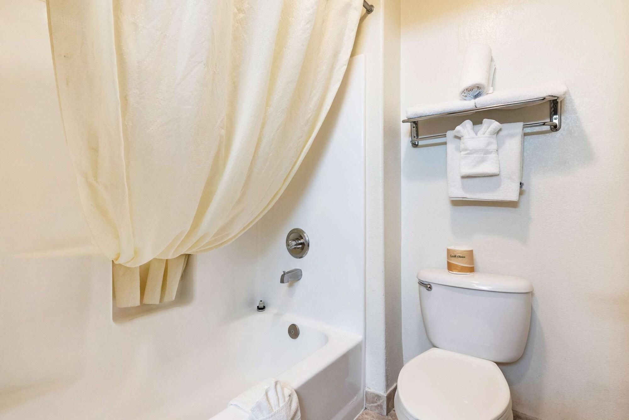 Econo Lodge Pueblo Zewnętrze zdjęcie