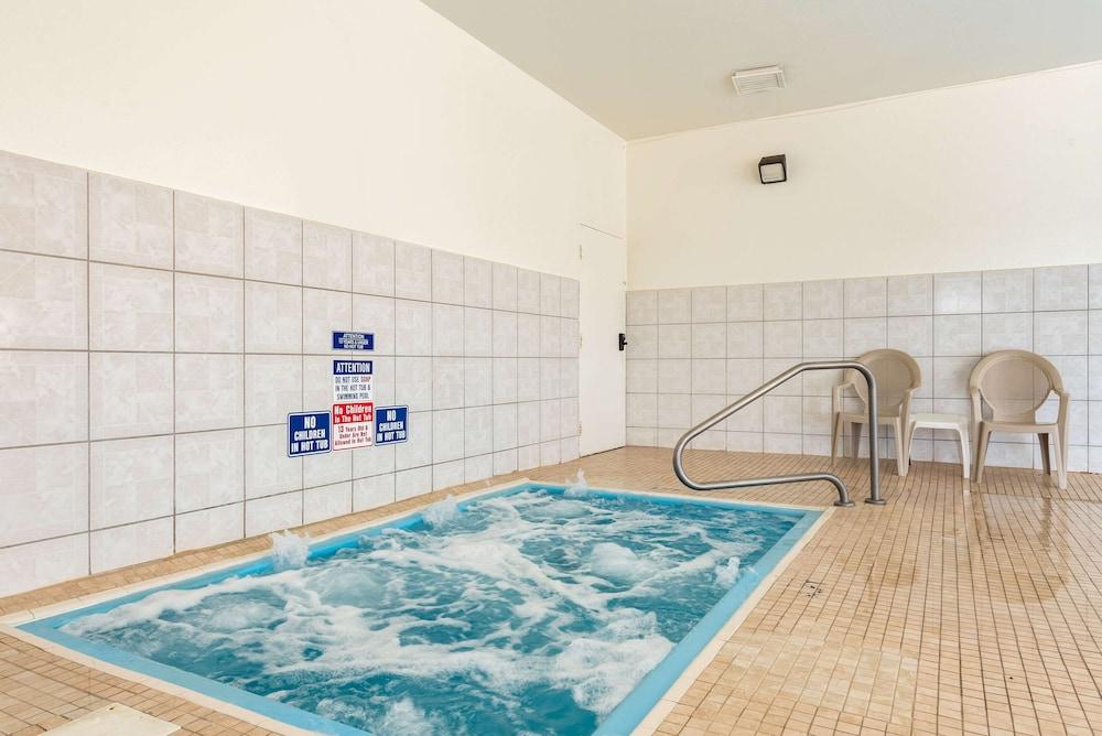 Econo Lodge Pueblo Zewnętrze zdjęcie