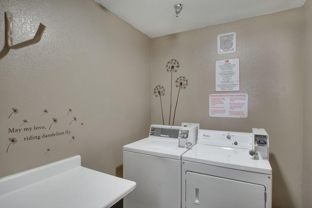 Econo Lodge Pueblo Zewnętrze zdjęcie
