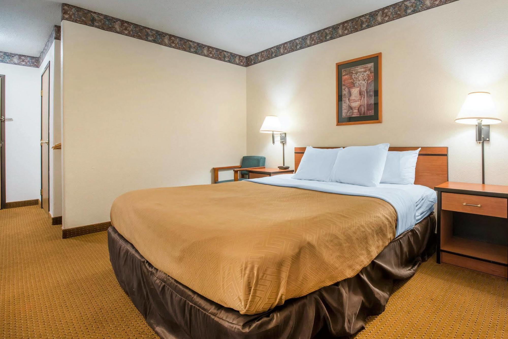 Econo Lodge Pueblo Zewnętrze zdjęcie