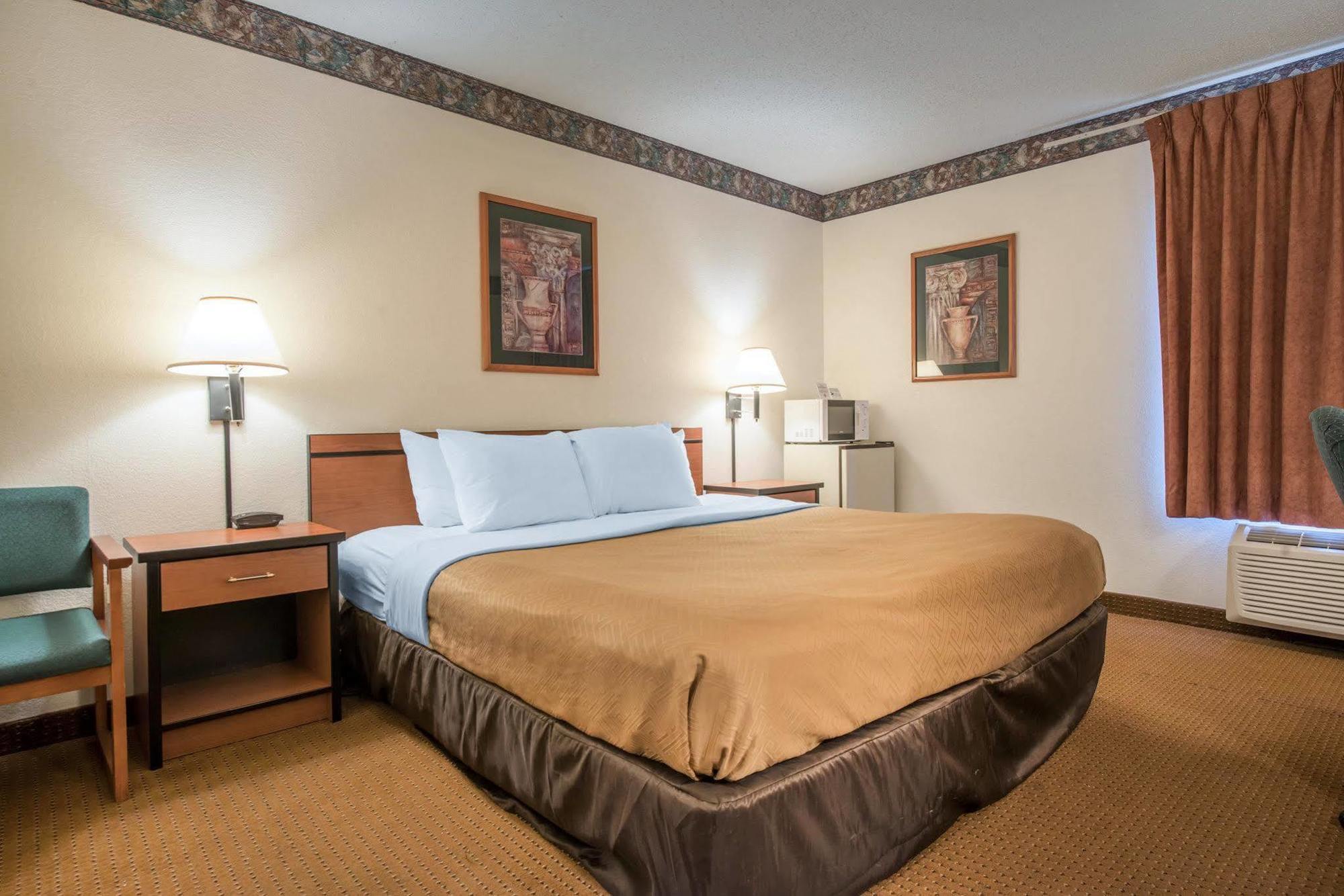 Econo Lodge Pueblo Zewnętrze zdjęcie