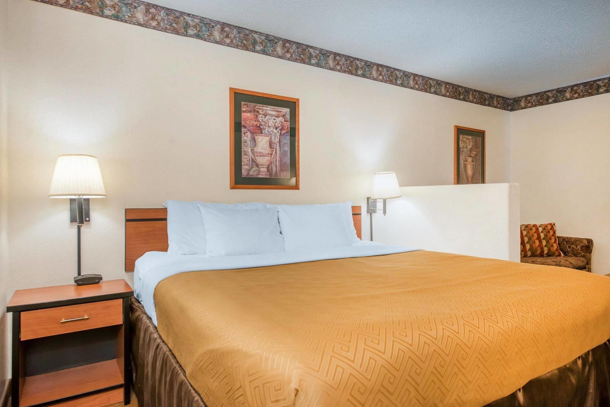 Econo Lodge Pueblo Zewnętrze zdjęcie
