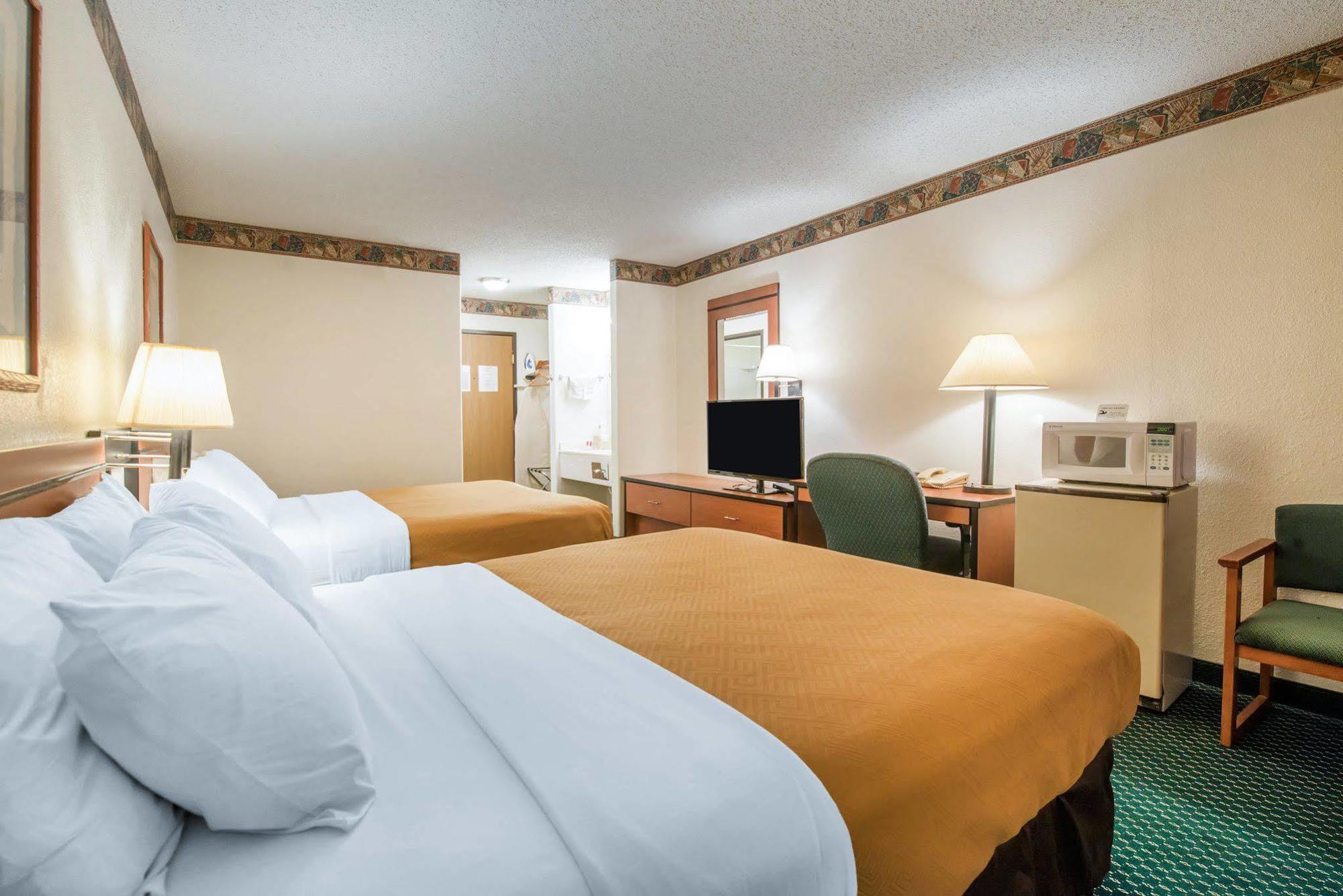 Econo Lodge Pueblo Zewnętrze zdjęcie