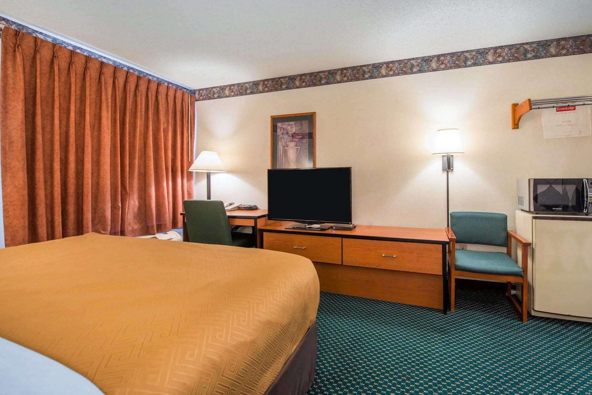 Econo Lodge Pueblo Zewnętrze zdjęcie
