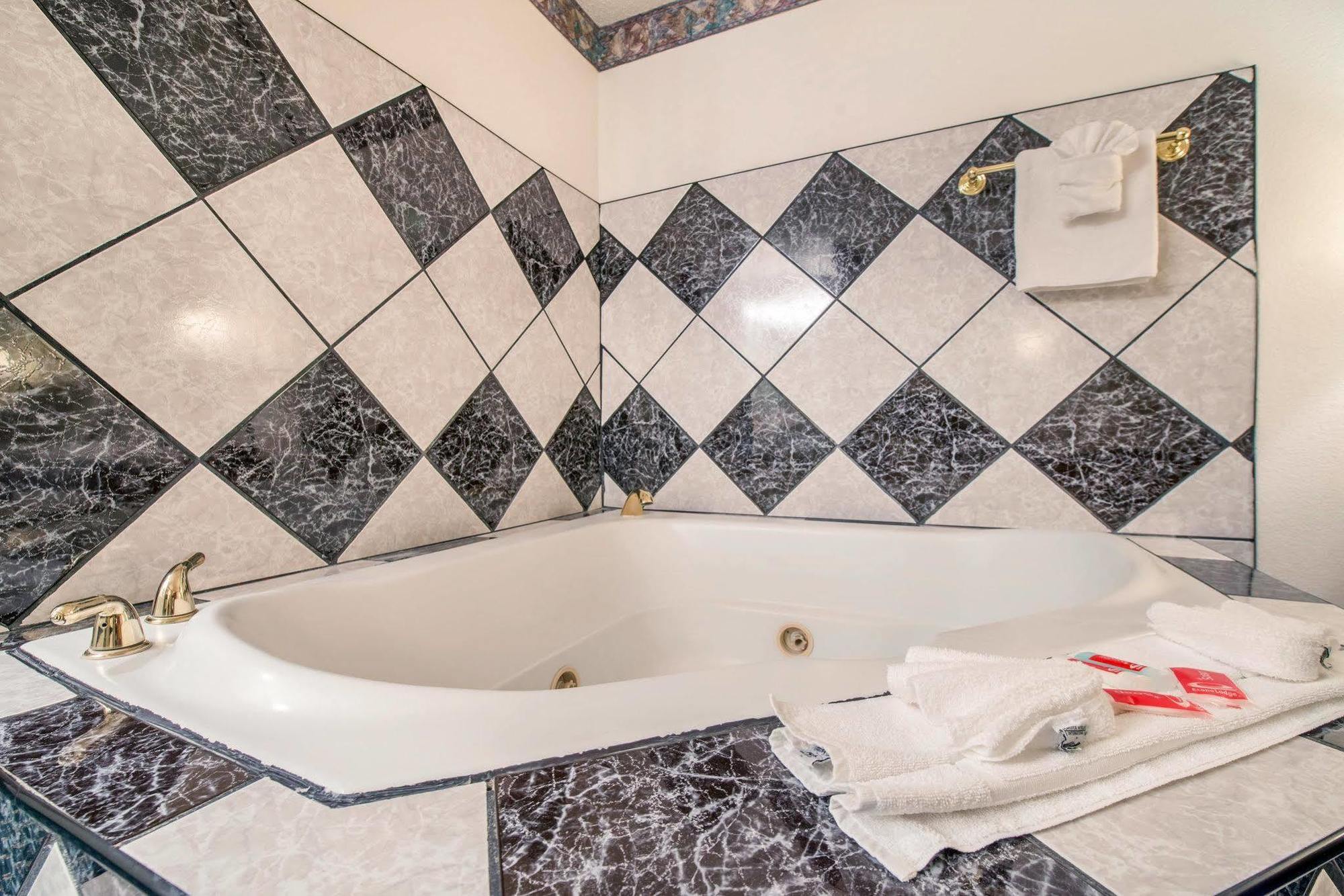 Econo Lodge Pueblo Zewnętrze zdjęcie